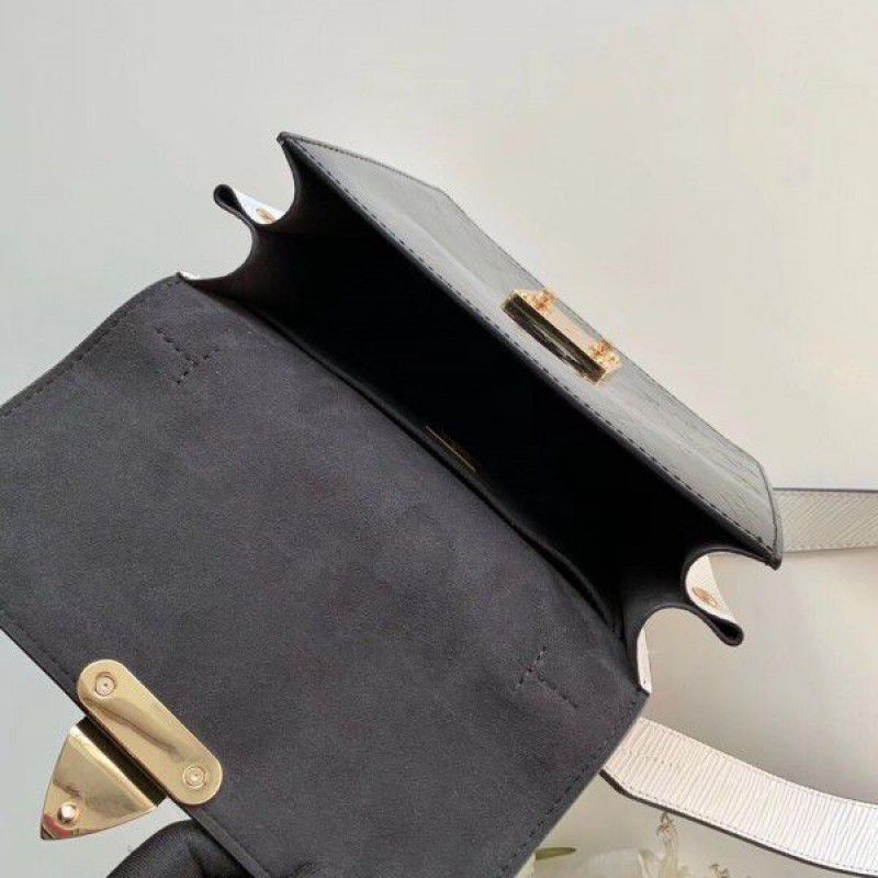Spring Street Bag Monogram Vernis M90375